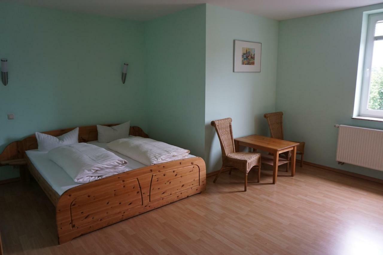 Hotel Am Bahnhof Waren  Extérieur photo