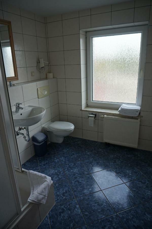 Hotel Am Bahnhof Waren  Extérieur photo