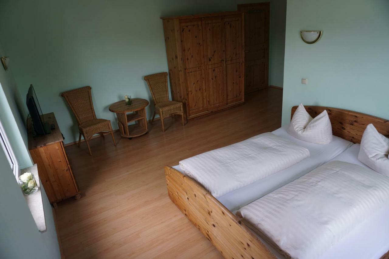 Hotel Am Bahnhof Waren  Extérieur photo