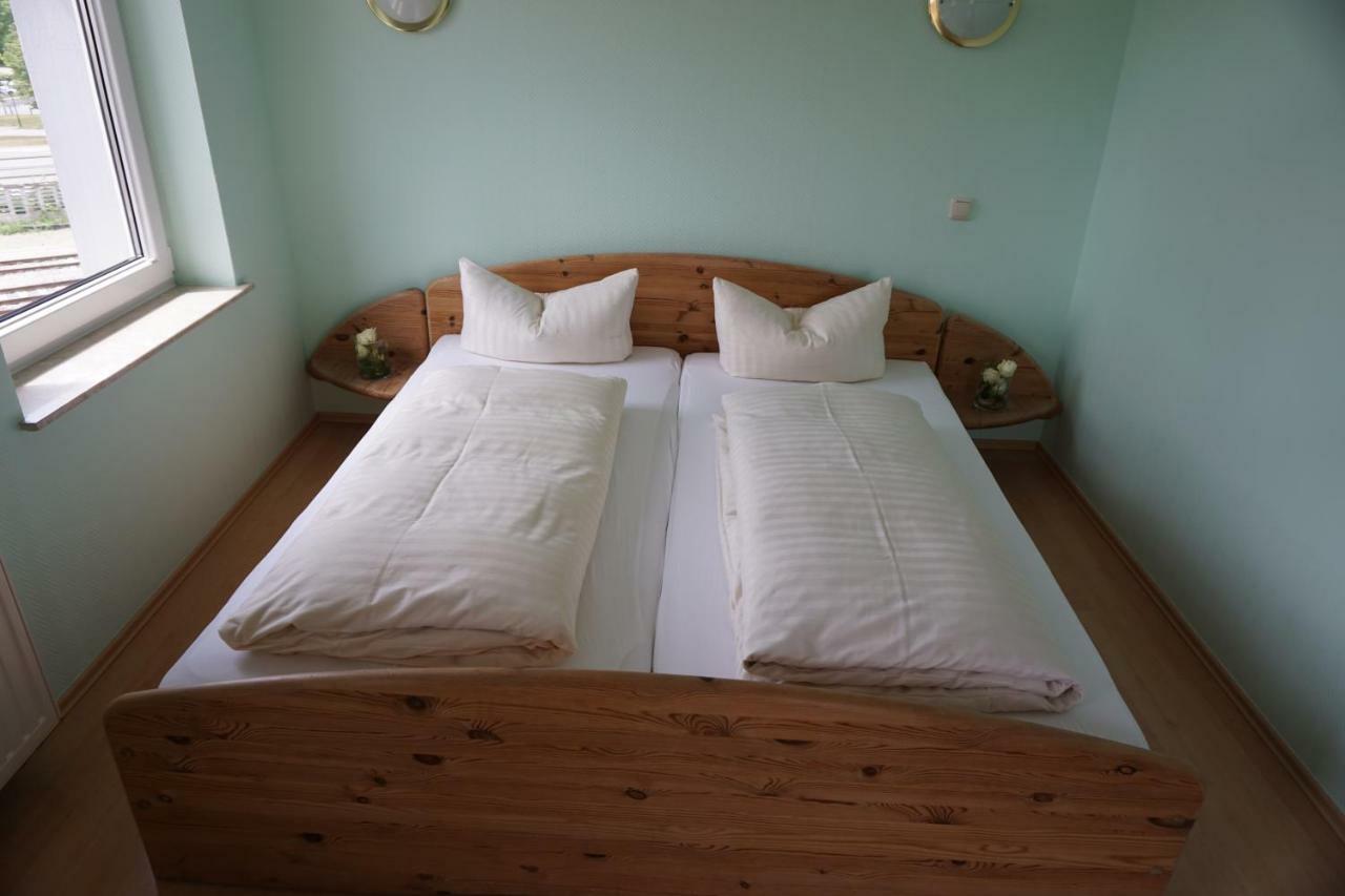 Hotel Am Bahnhof Waren  Extérieur photo